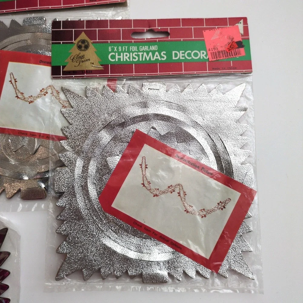 Vtg Metallic Pull Out Christmas Garland Class Trim Foil Silver Pink Decoration